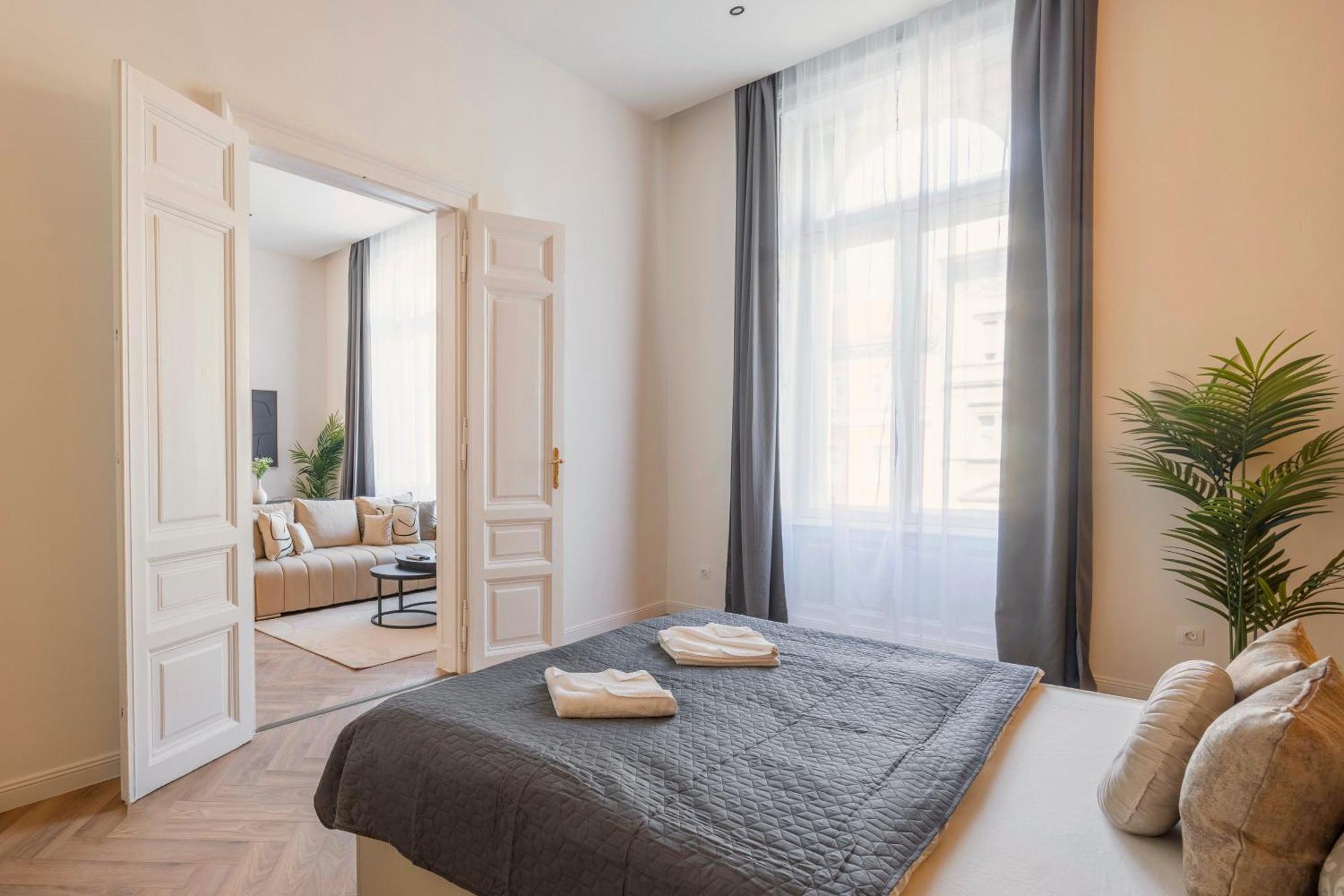 Exclusive Central 3Bedrm Stylish Residence By Prestige Homes Budapest Exterior photo